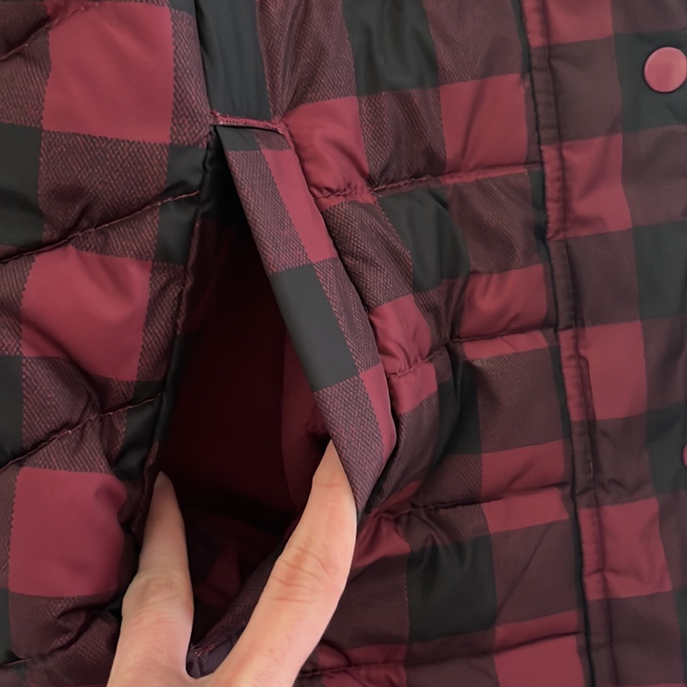 Black and Red Checkered Puffer Vest - Picture 3 of 6